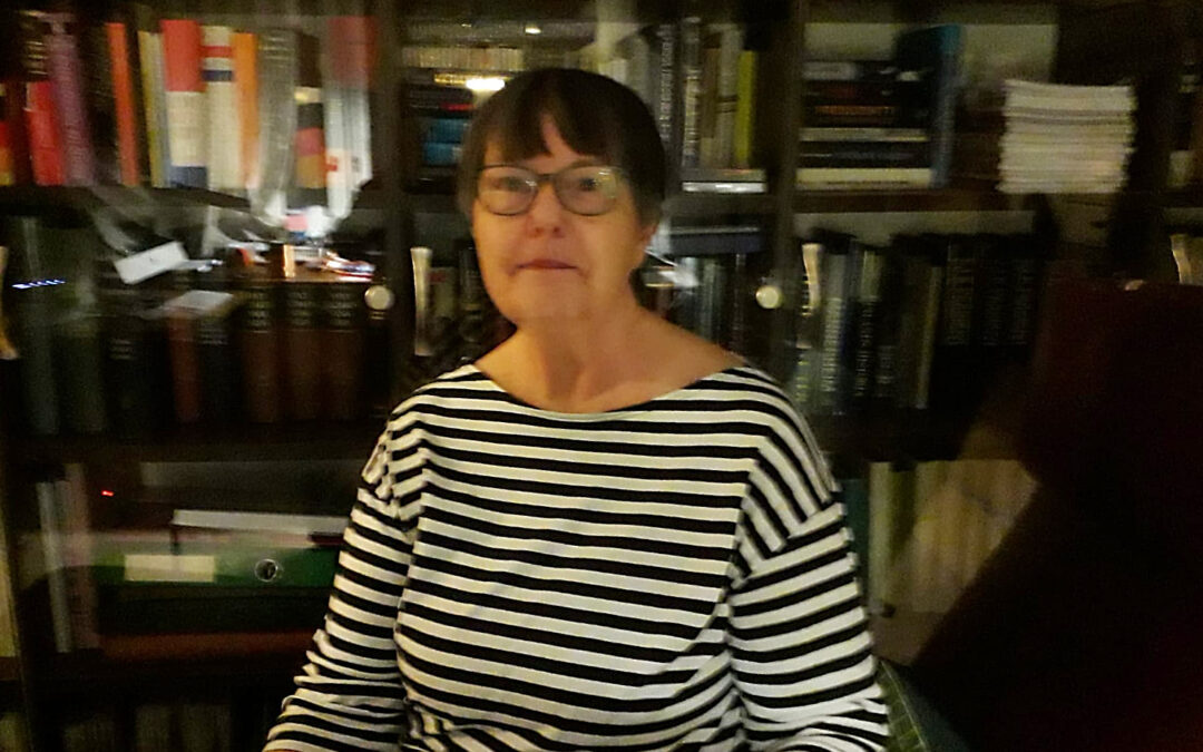 Vähemmän musiikkia ja paljon kirjoja – Marjatta Möttölän korona-ajan pelastusrenkaat