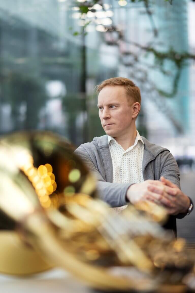Soolokäyrätorvensoittaja Jukka Harju RSO:sta puhaltaa Kymi Brass – vasket soikoon! -konsertissa